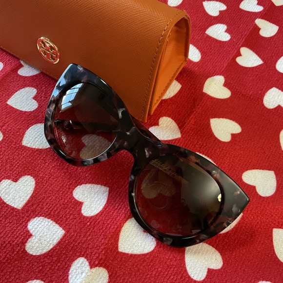 Tory Burch Tortoise Sunglasses and Orange Wallet main image 5